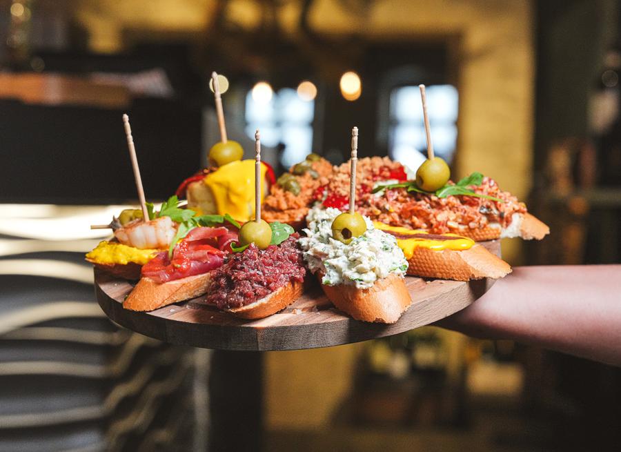 Pintxos ve Vinu