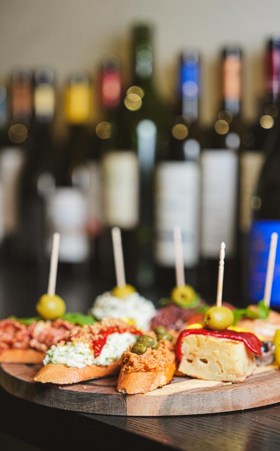 Pintxos ve Vinu